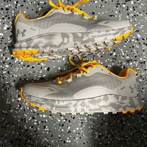 BNWOT UNDER ARMOUR sneakers
